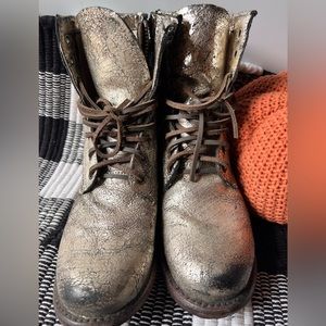 Free Bird by Steven MANCHESTERS